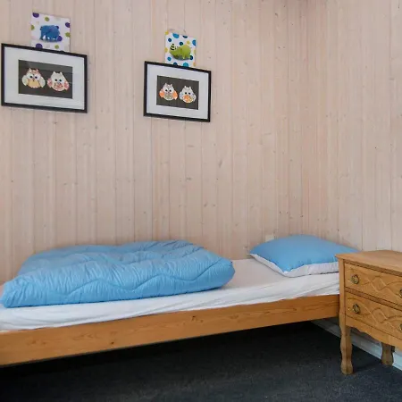 Three-bedroom Holiday In 13