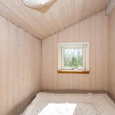 Three-bedroom Holiday In 13 *