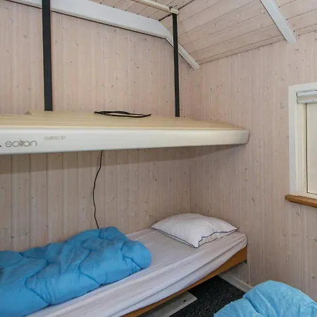 Three-bedroom Holiday In 13 *